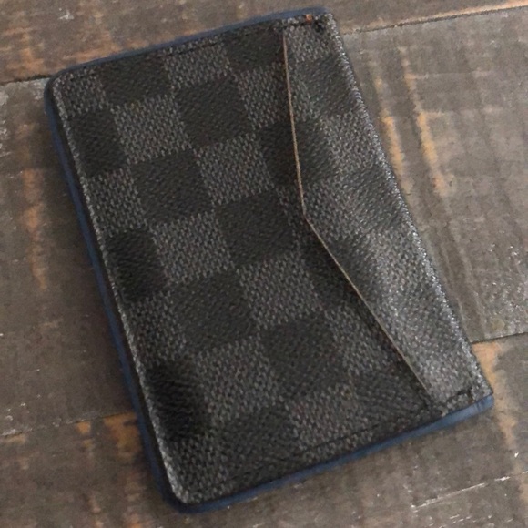 Louis Vuitton - Picture 1 of 3